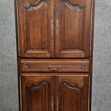 Rustic oak bonnetière