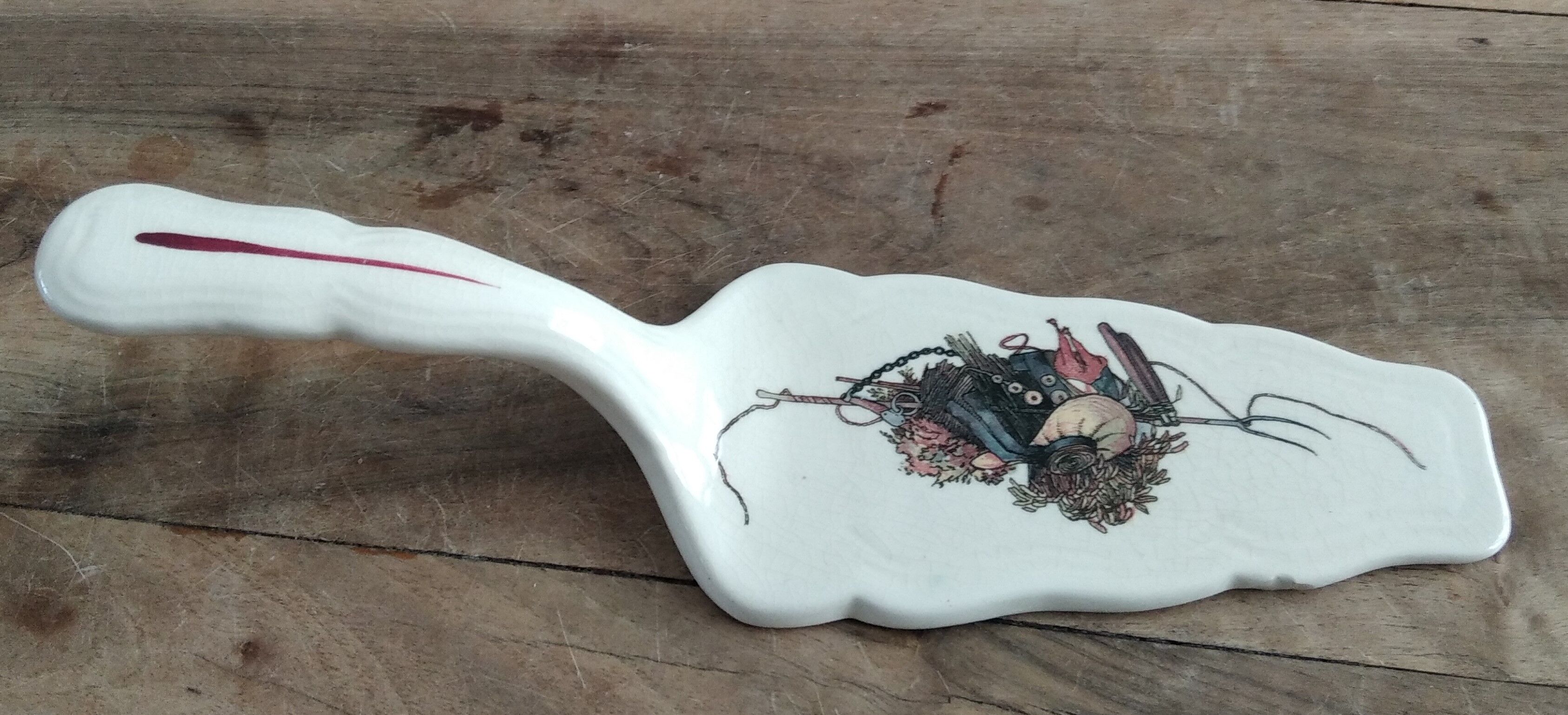 Earthenware pie shovel Obernai décor signed Henri Loux