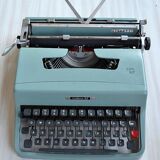 Typewriter portable olivetti lettera 32