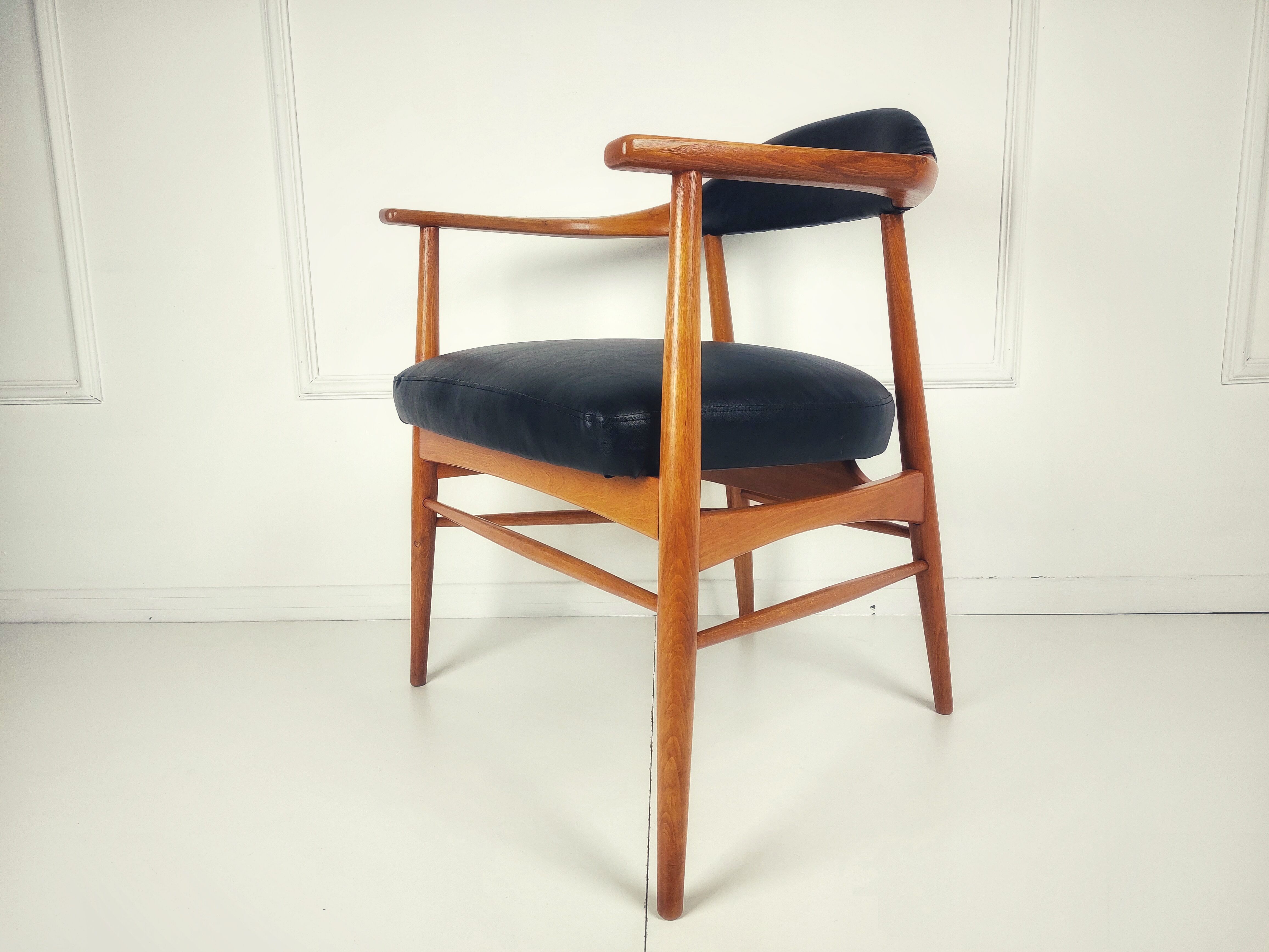 Scandinavian office chair
