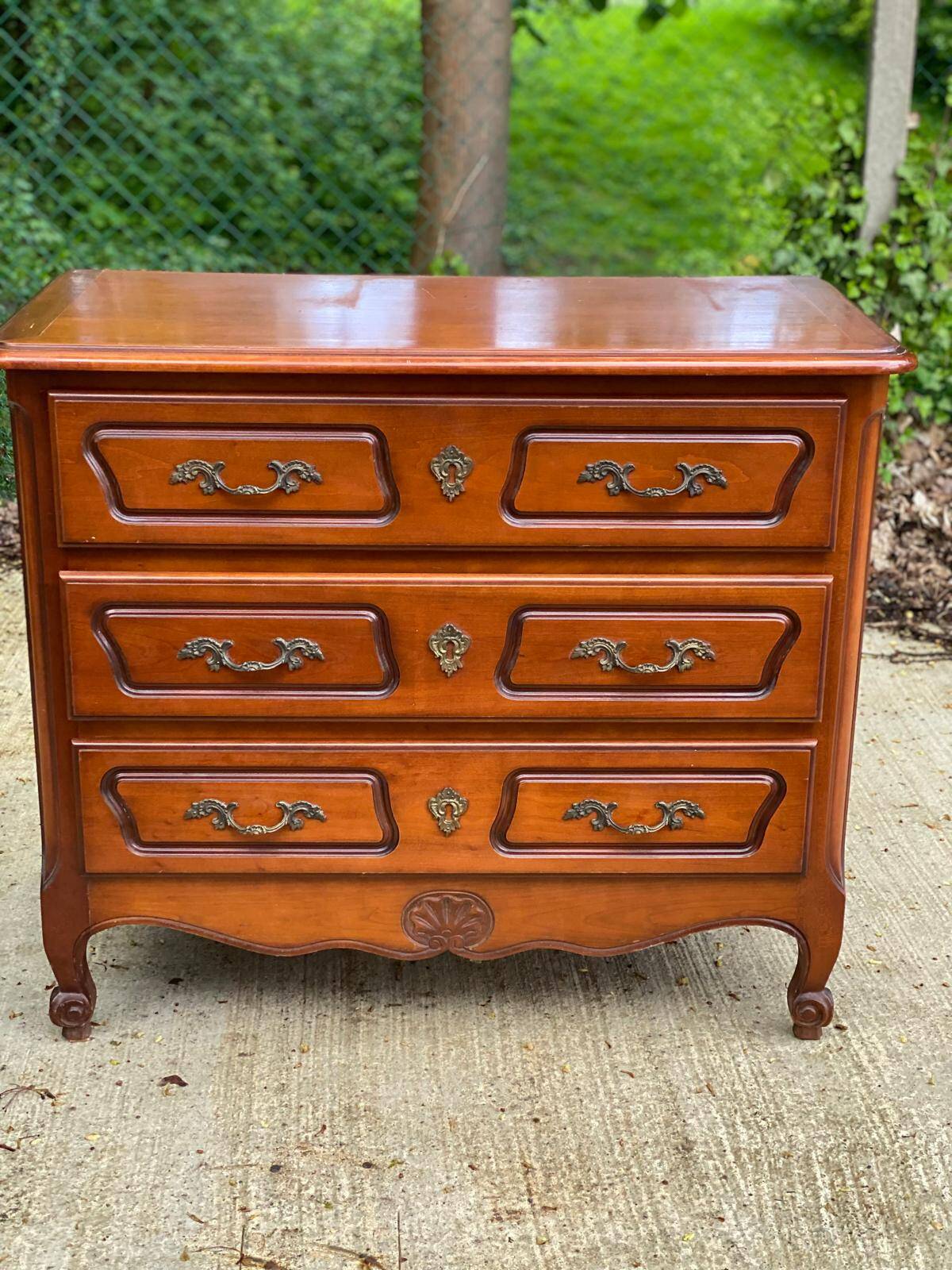 Commode en bois massif 3 tiroirs Louis XV