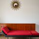 Canapé Day Bed en skaï, tissus rouge chiné et métal noir 1950