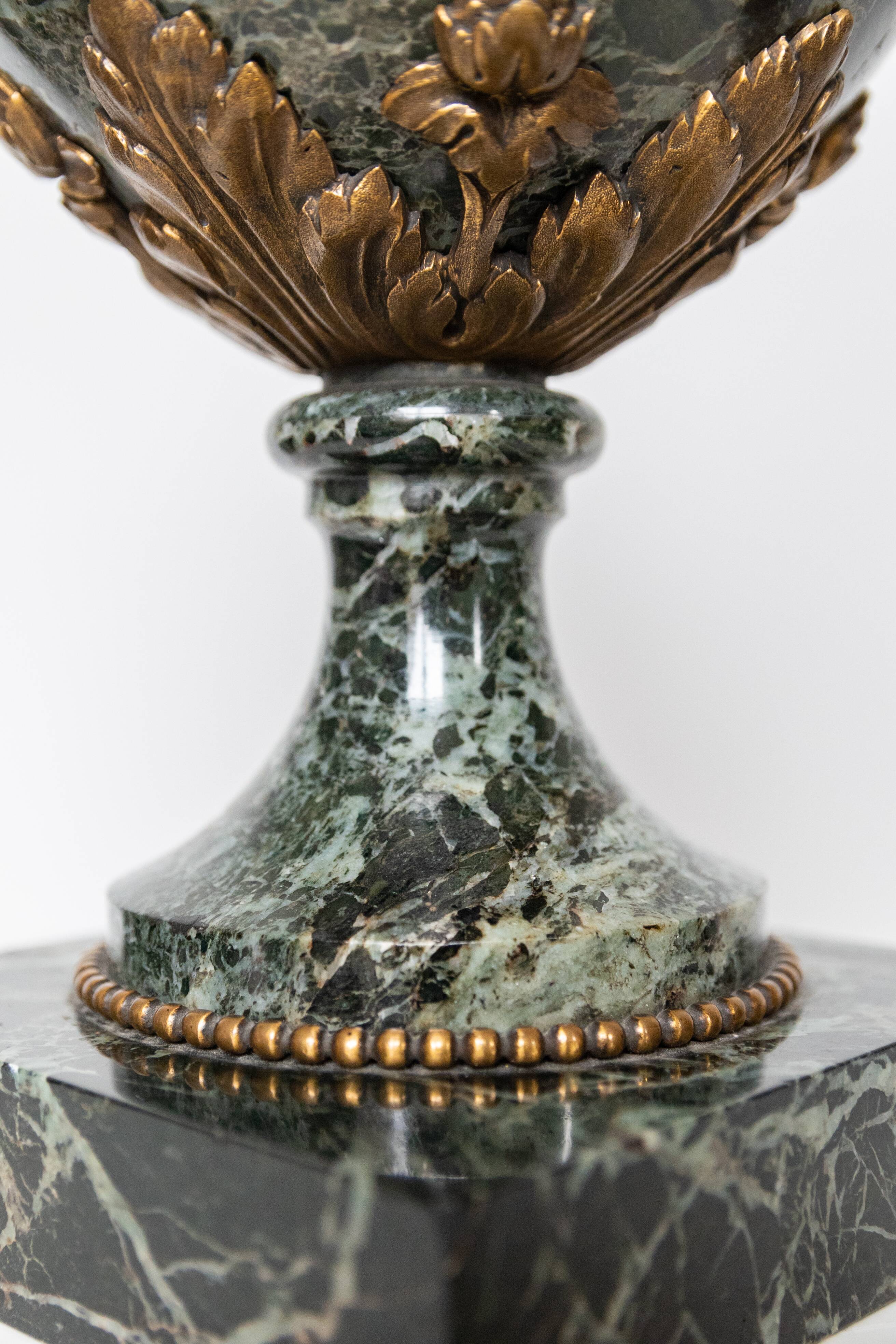 Cassolette, covered vase in green marble, head of rams, LouisXV XIXX