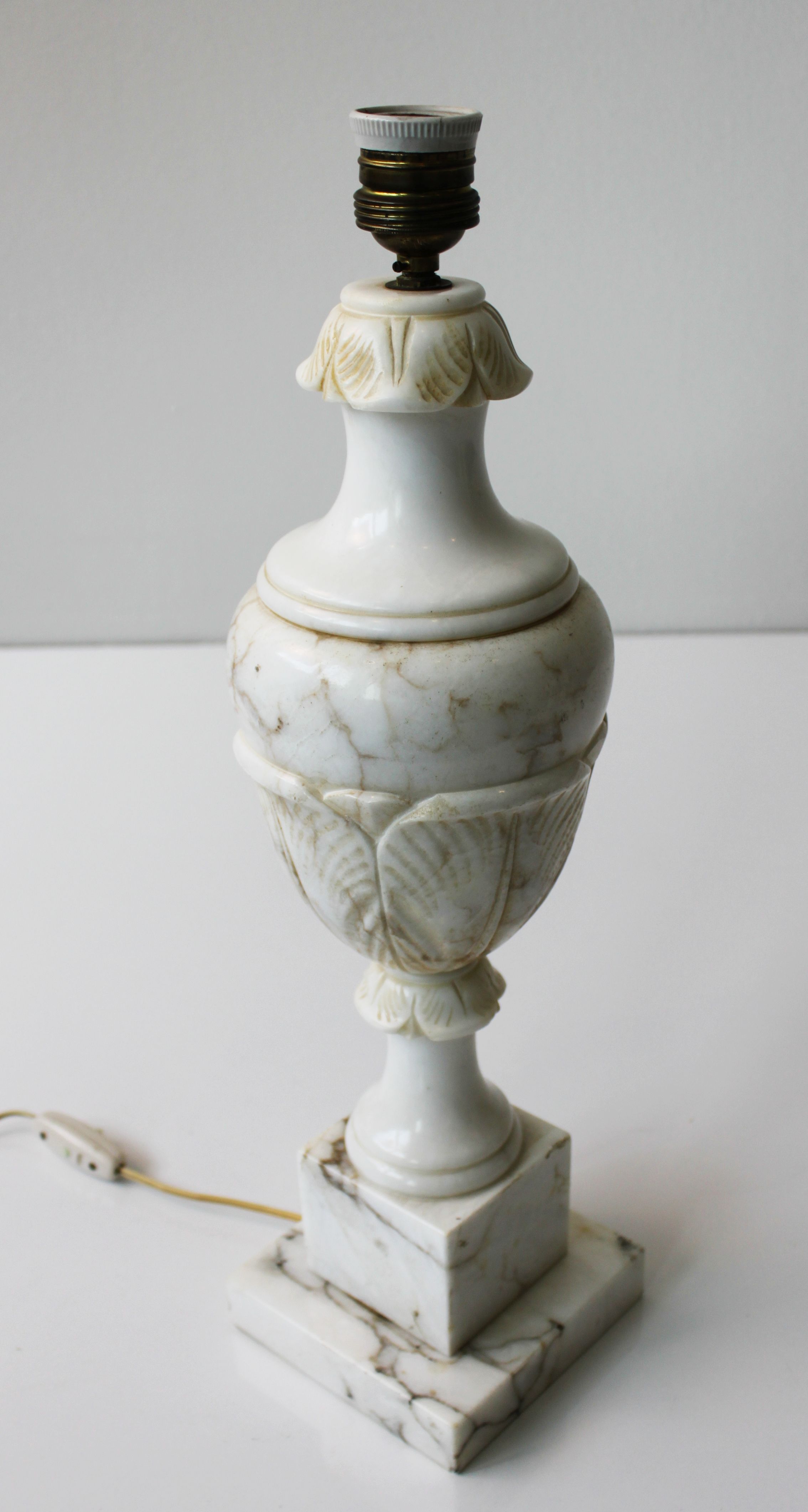 Neoclassical marble lamp, Italy, early twentieth century