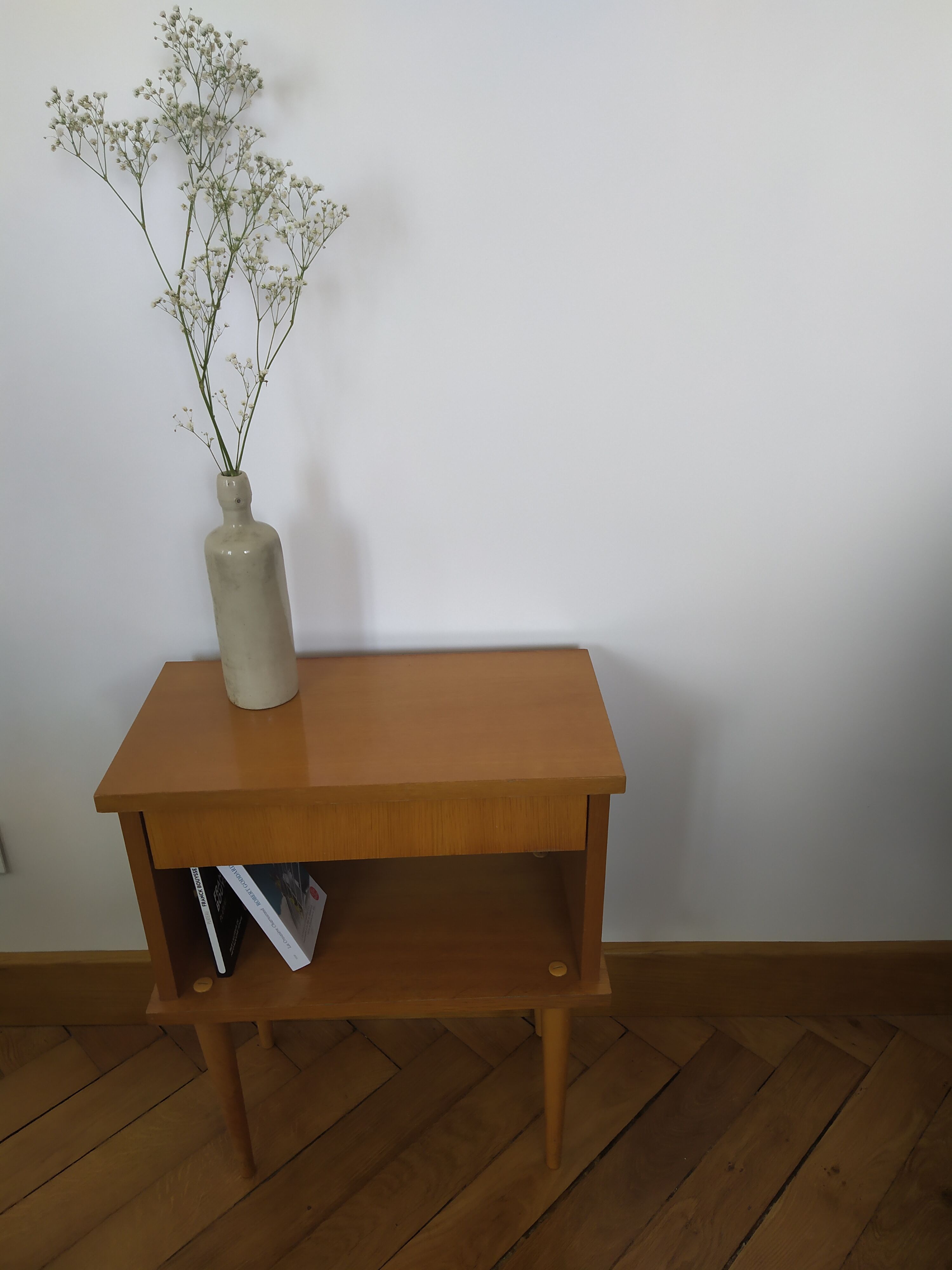 Bedside table feet pencils