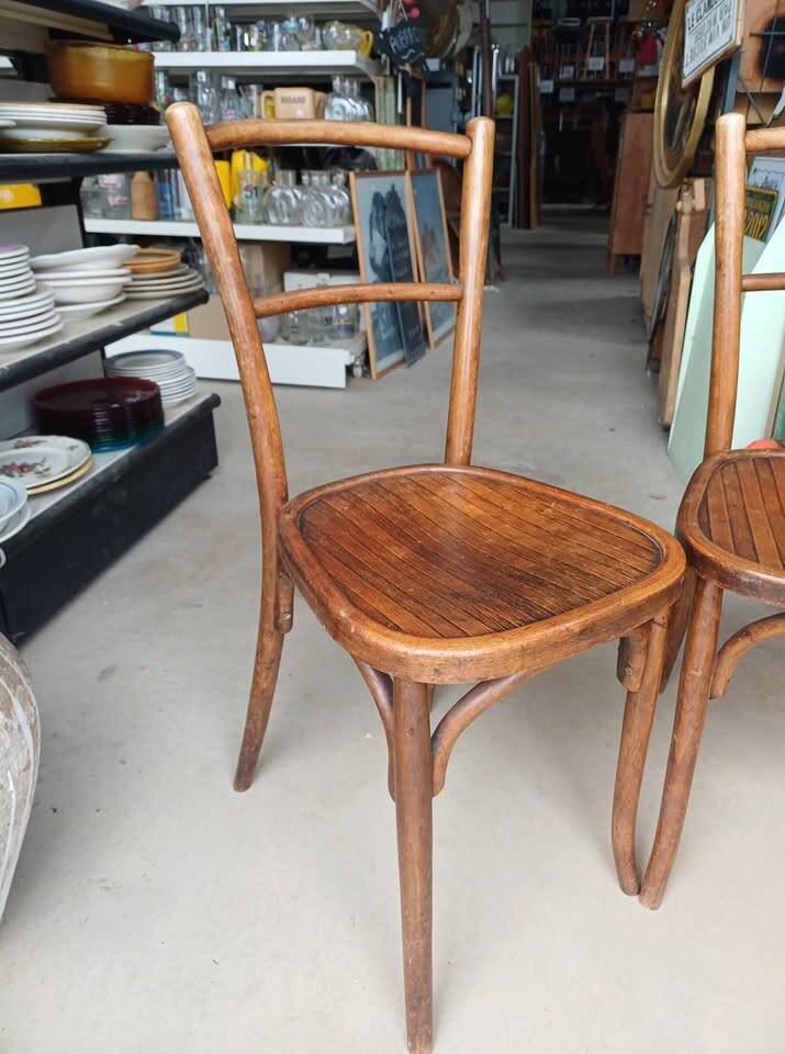 Pair of vintage bistro chairs in bent wood – Baumann / Thonet style
