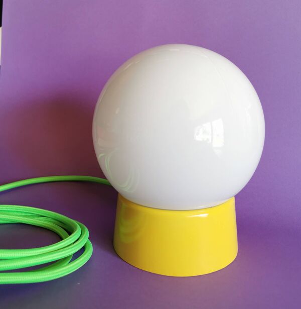 Lampe salon chevet bureau vintage opaline blanche ''Jaune