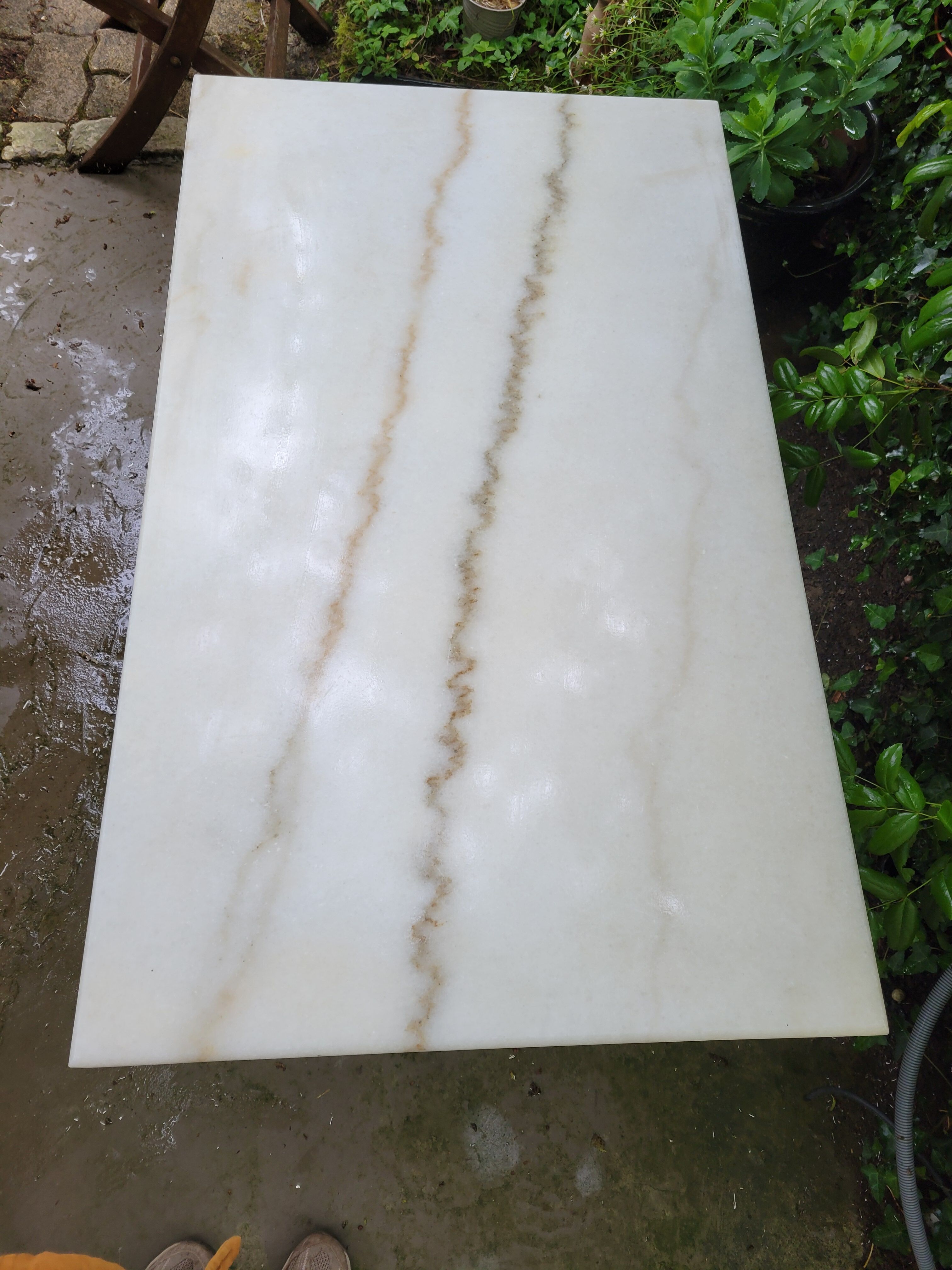 Bistro table in Carrara marble and cast iron, circa 1900.