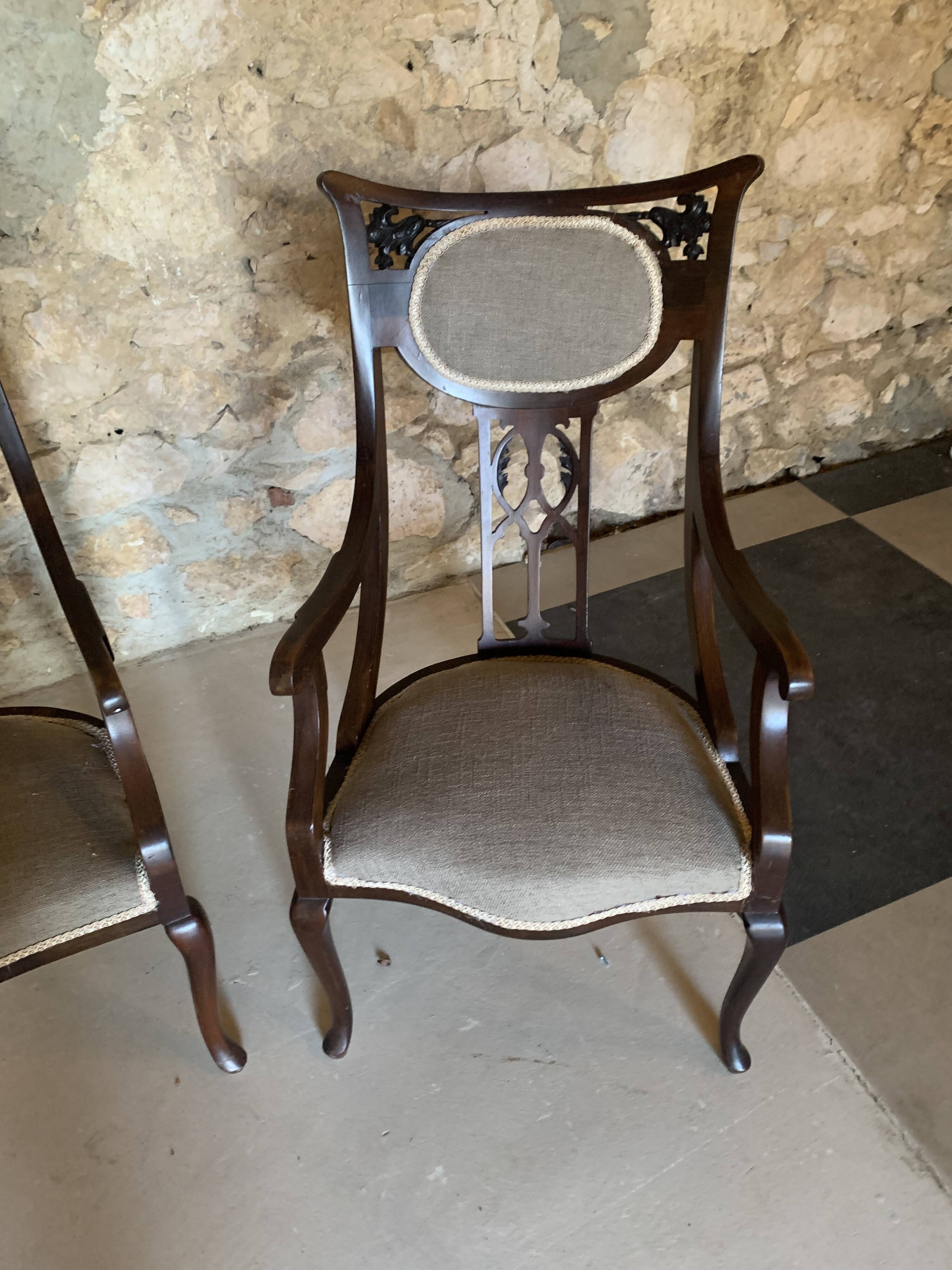 Bench and its two chairs