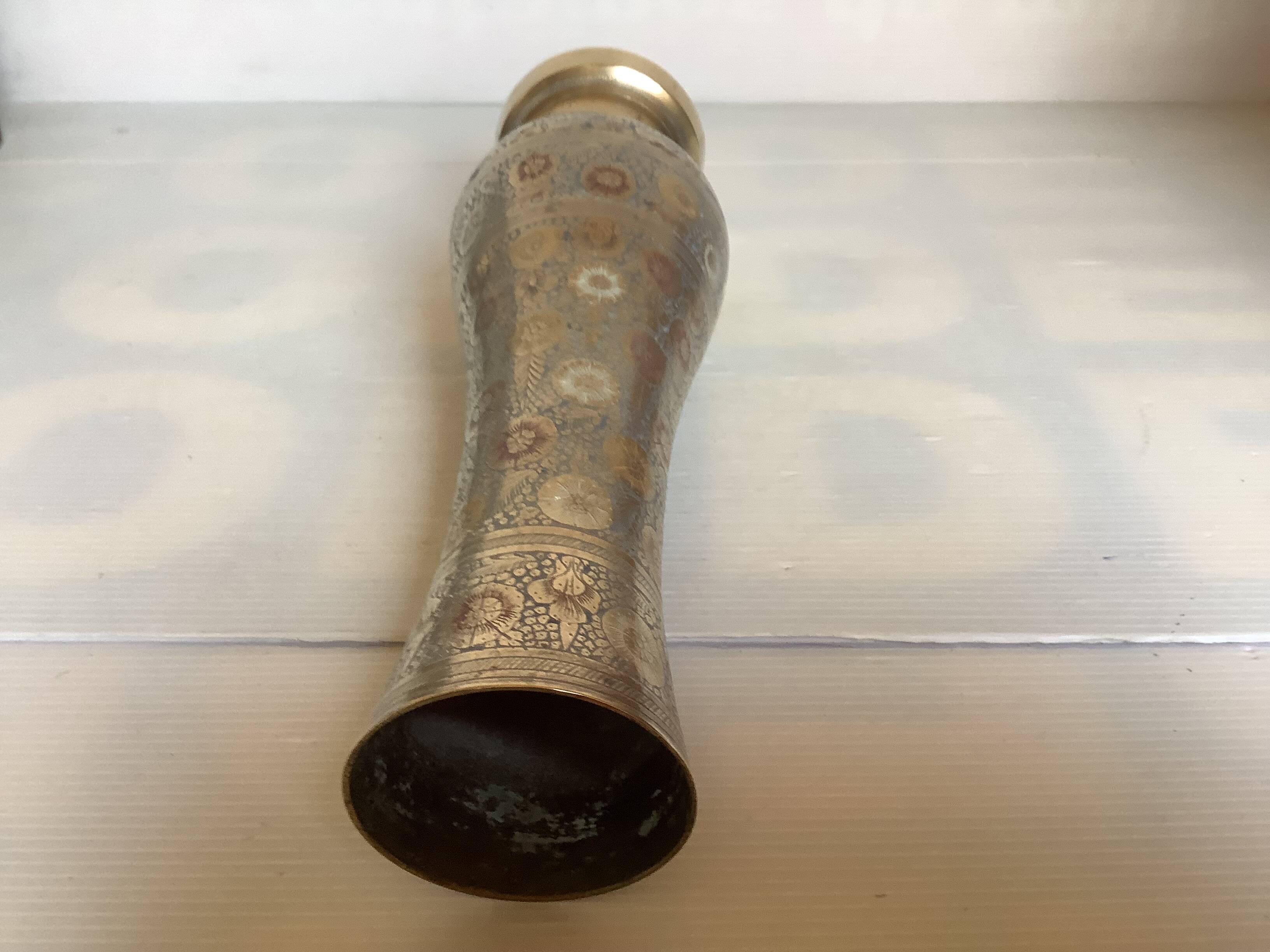 Vase en laiton travaillé