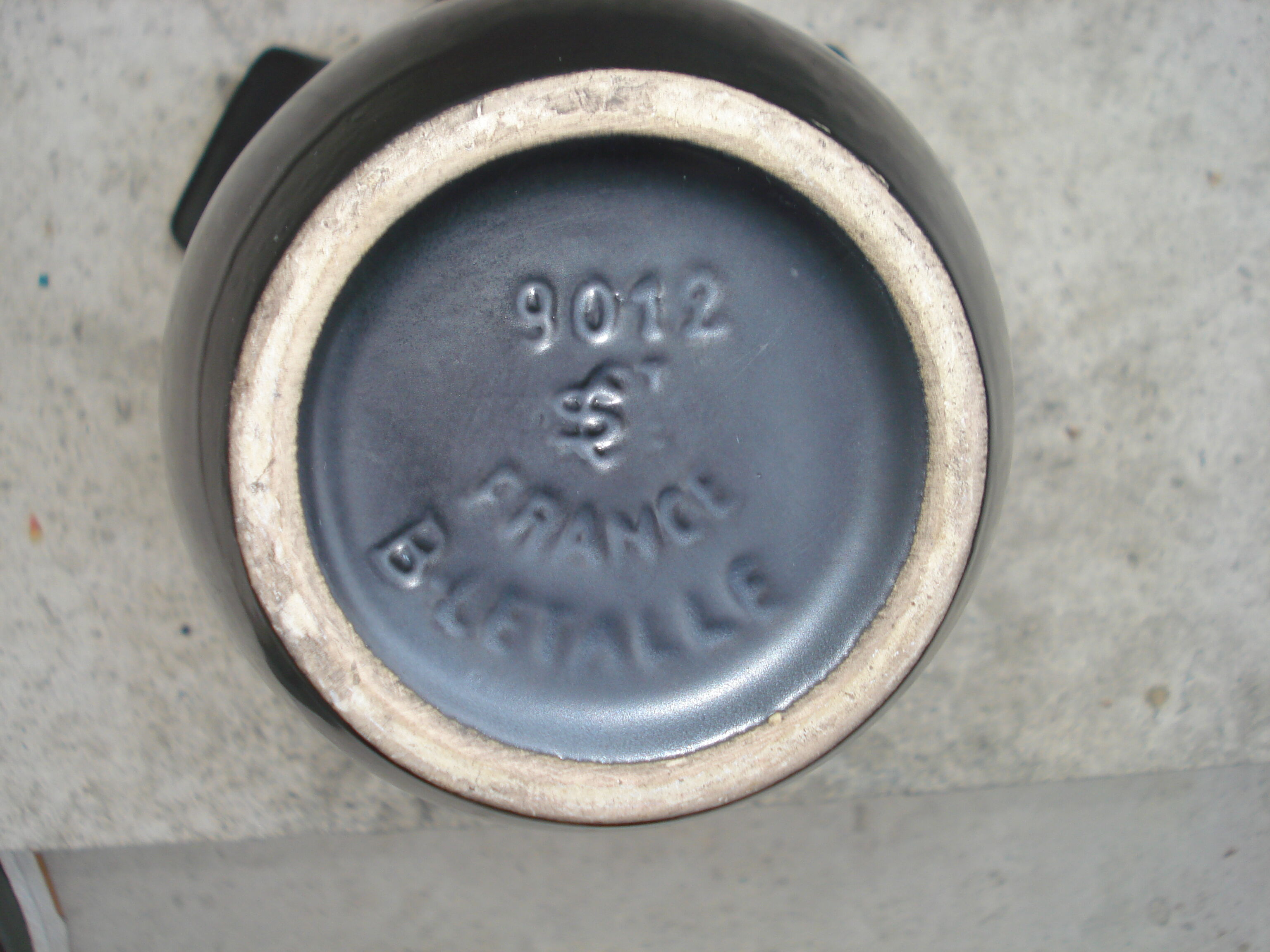 Saint-Clément black and yellow "petals" vase by b. létalle - 1950 vintage