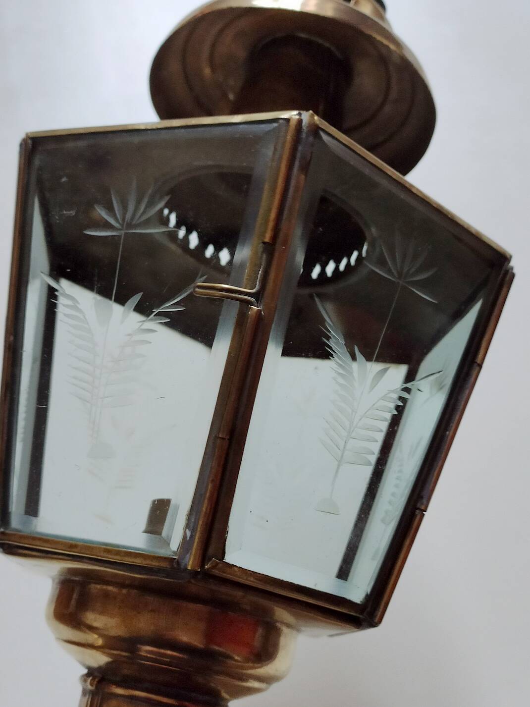 Electrified wall lamp cab lantern brass old engraved glass