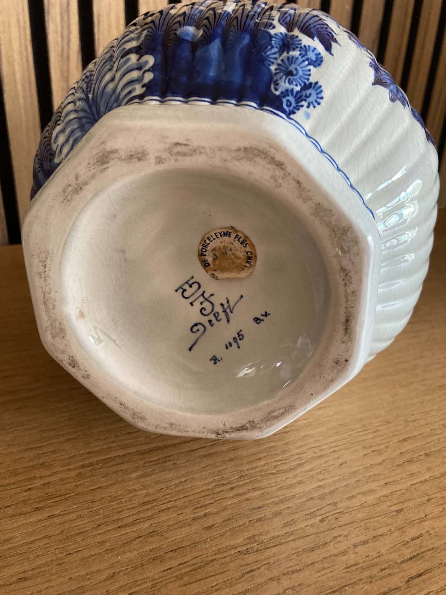 Vase with lid Delf
