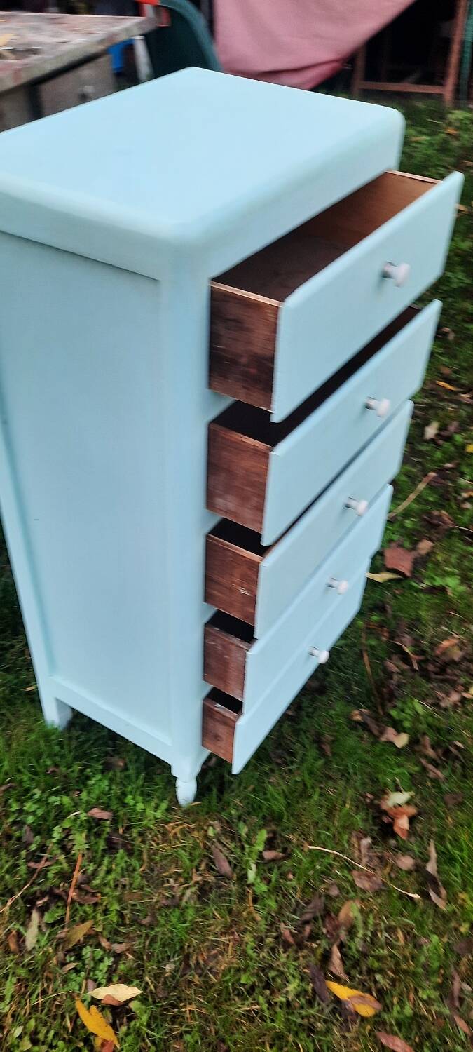 Chest of drawers