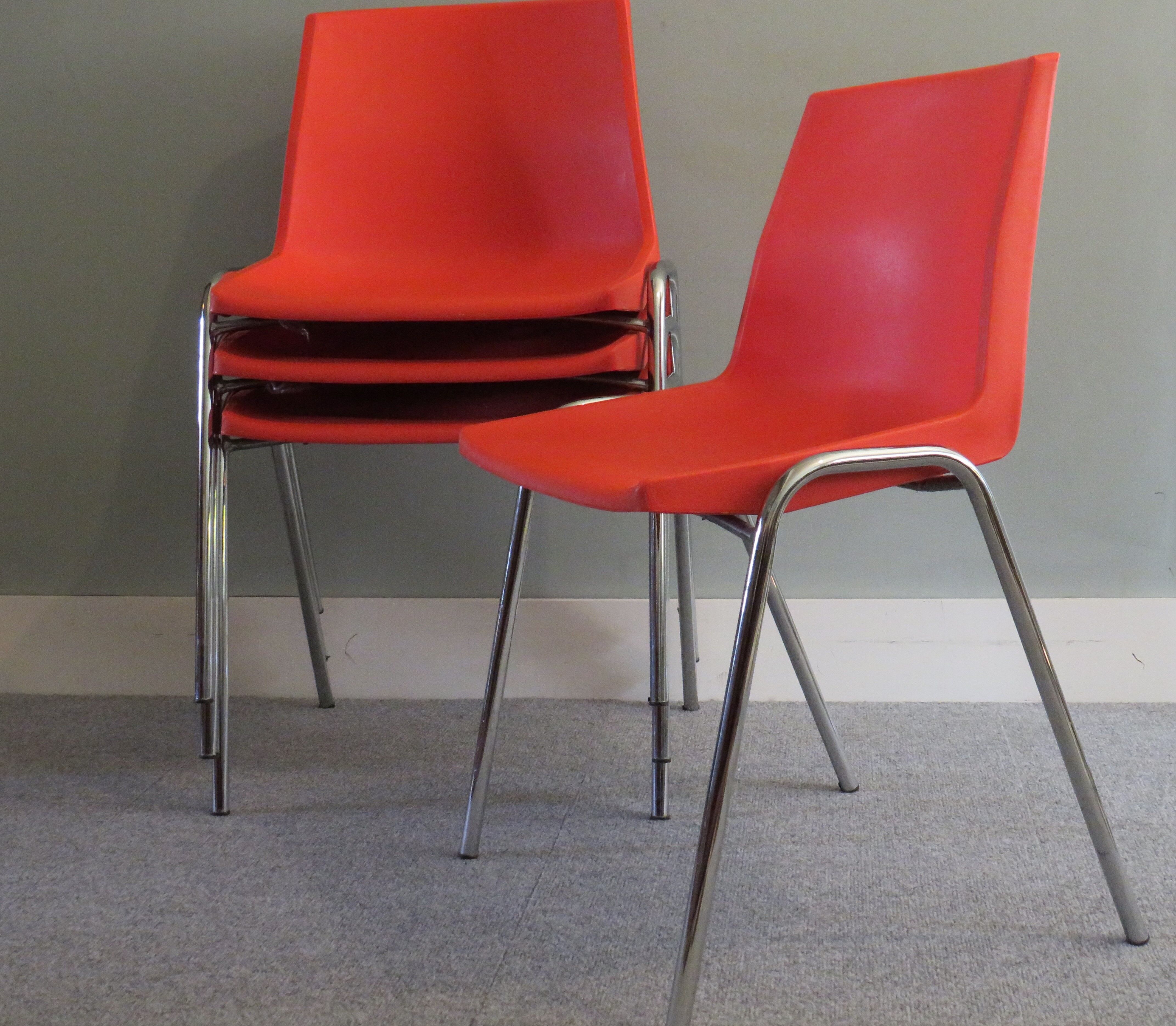 4 chaises empilables 1970