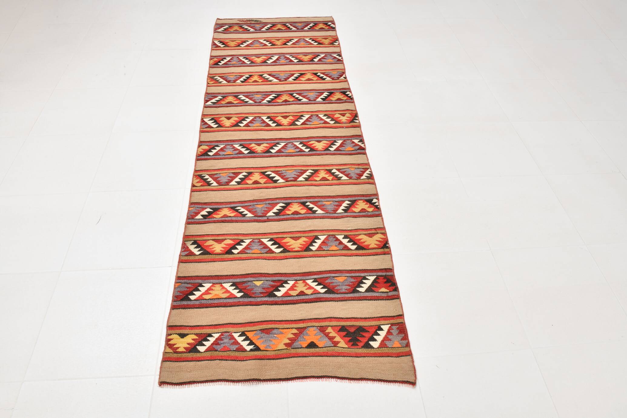 Tapis couloir kilim vintage – Tissage artisanal d’Anatolie, années 60