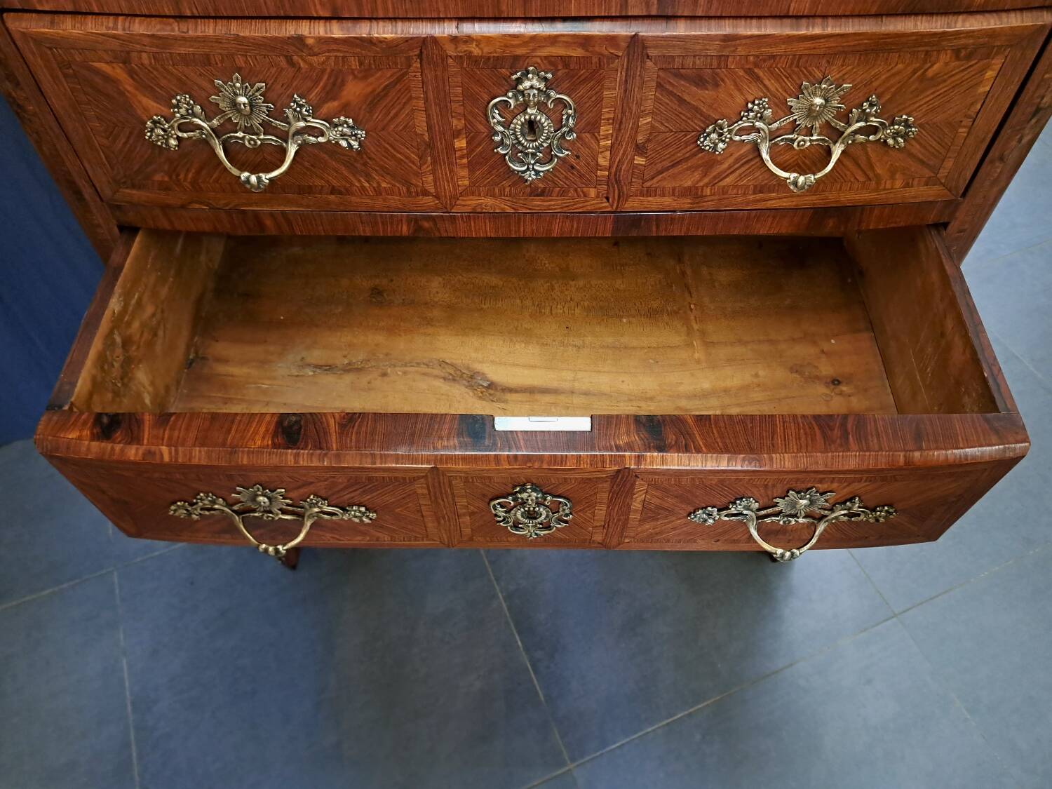 Chiffonnier style Regence en palissandre