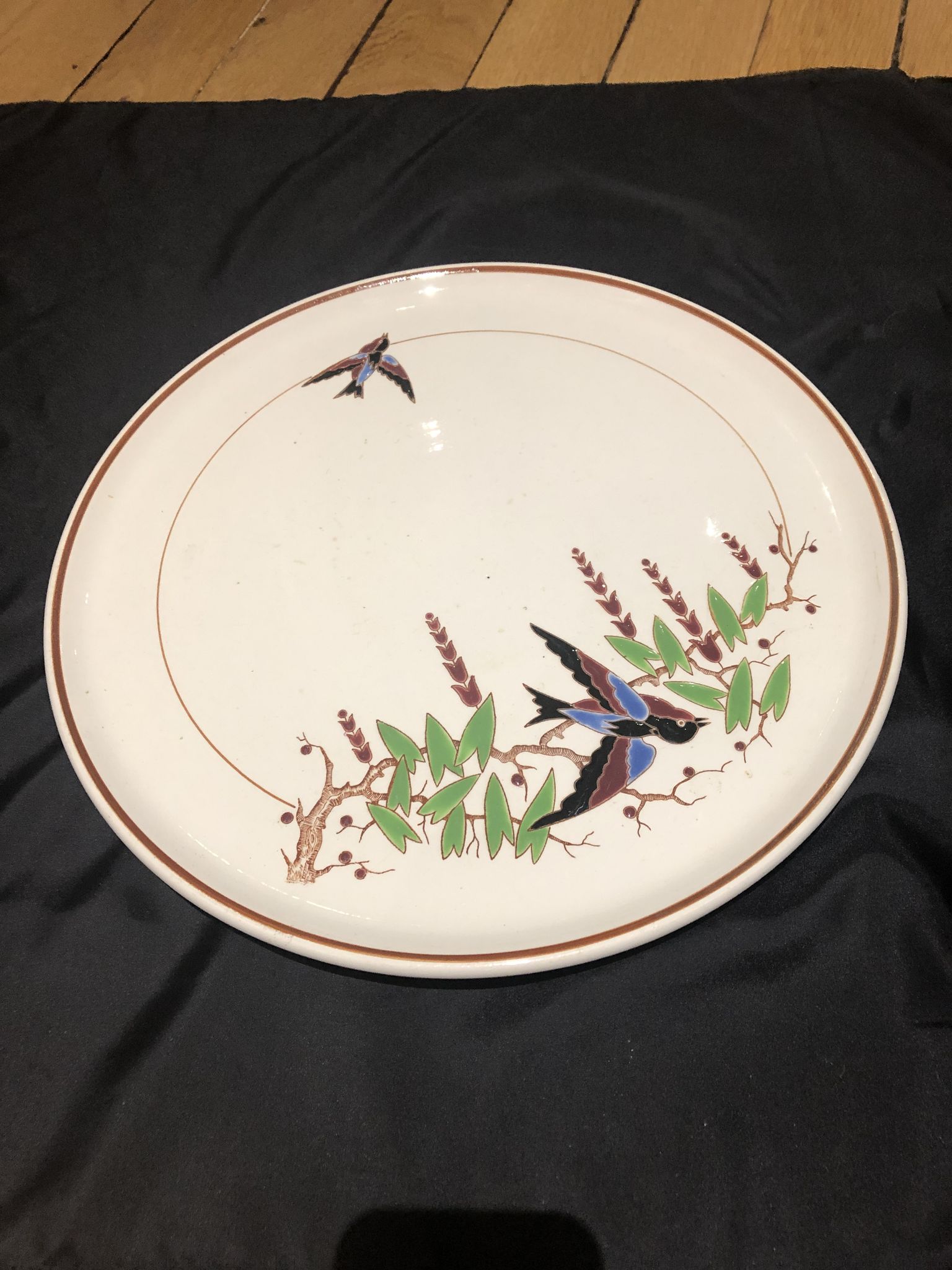 Large dish with decoration of birds