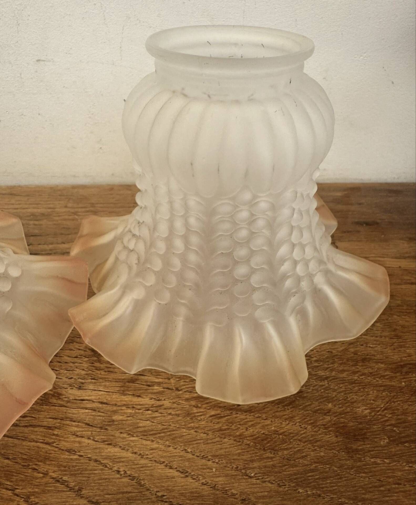 Lot 3 Tulipes jaune Ancienne en verre moulé dépoli art déco lustre, ab