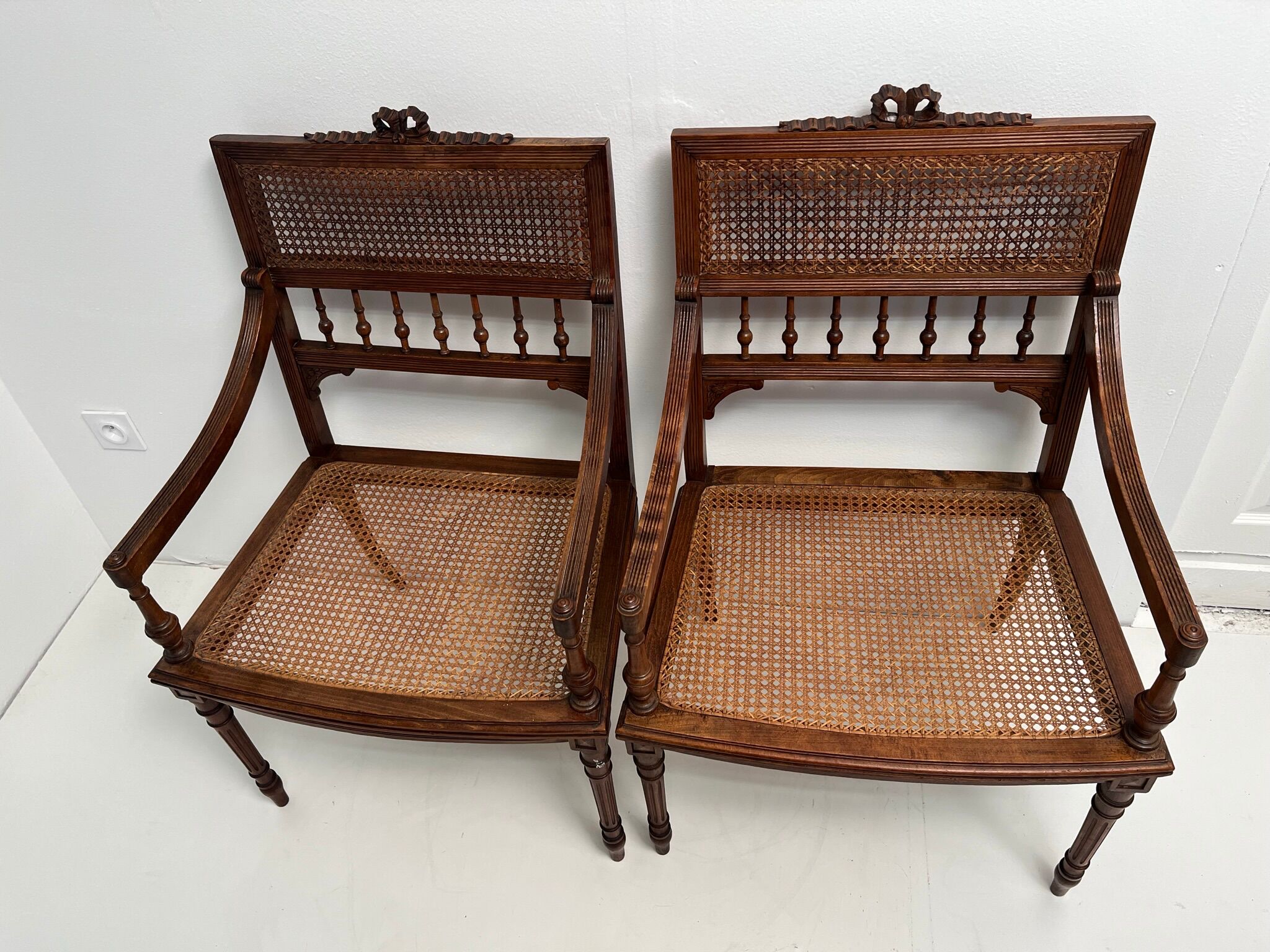 Paire de fauteuils cannés - Époque Louis XVI