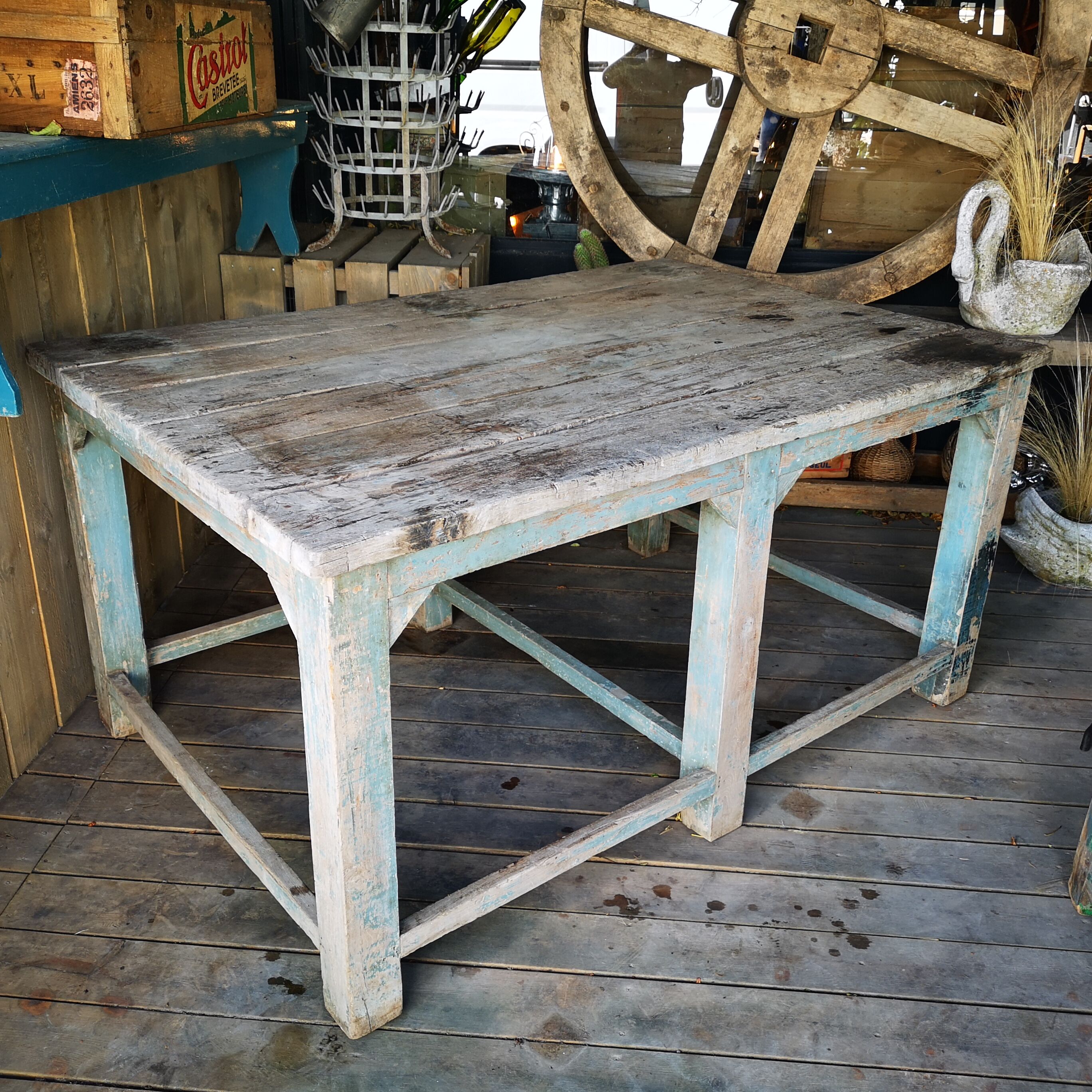 Workshop set, industrial central island.