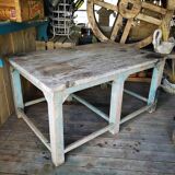 Workshop set, industrial central island.