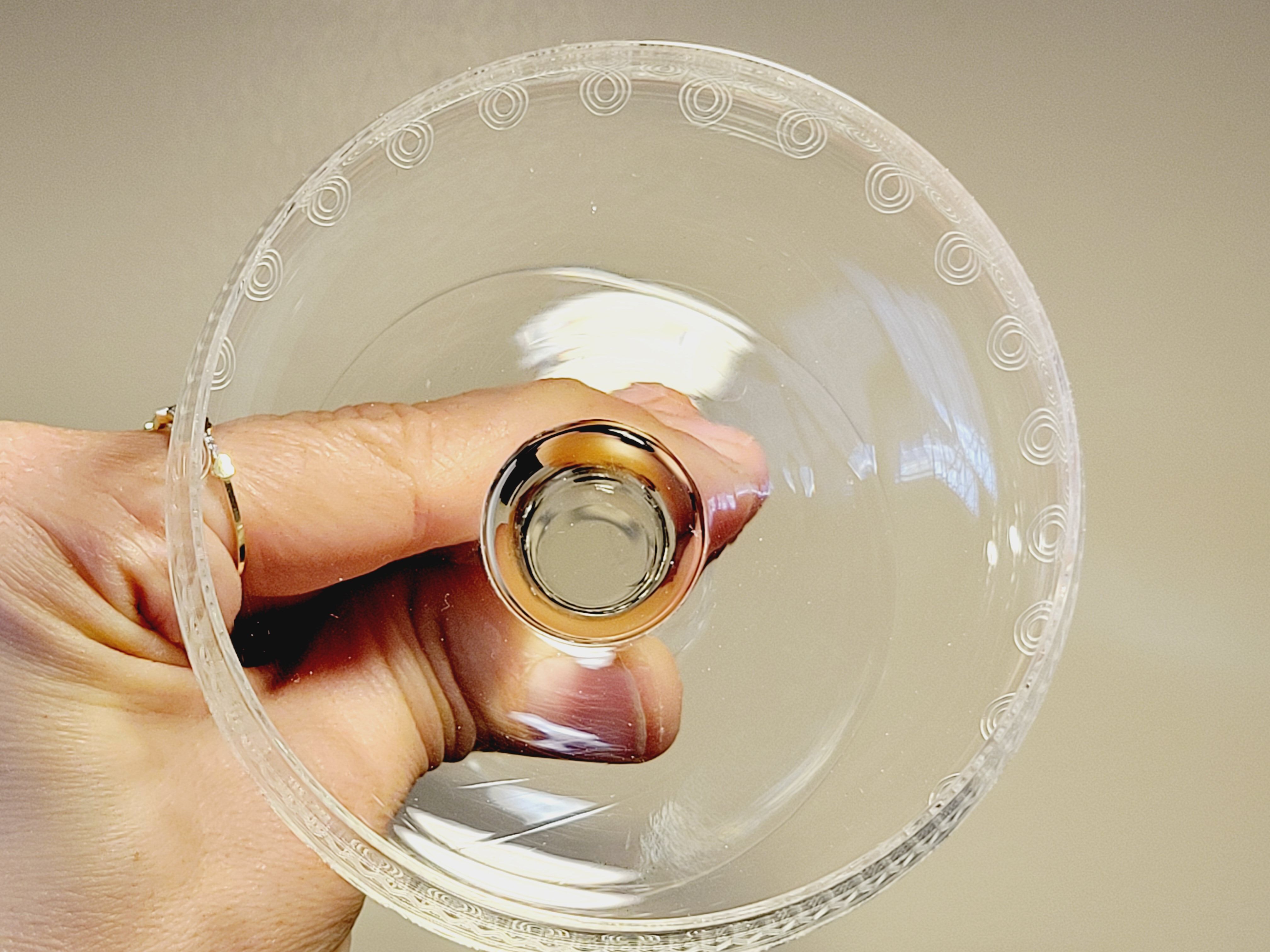 8 old champagne glasses in crystal engraved 1910