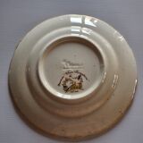 Plate "Reproduction Vieux Moustiers" in very good condition.