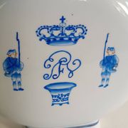 Gourd-shaped blue and white porcelain vase from China, 19th century.