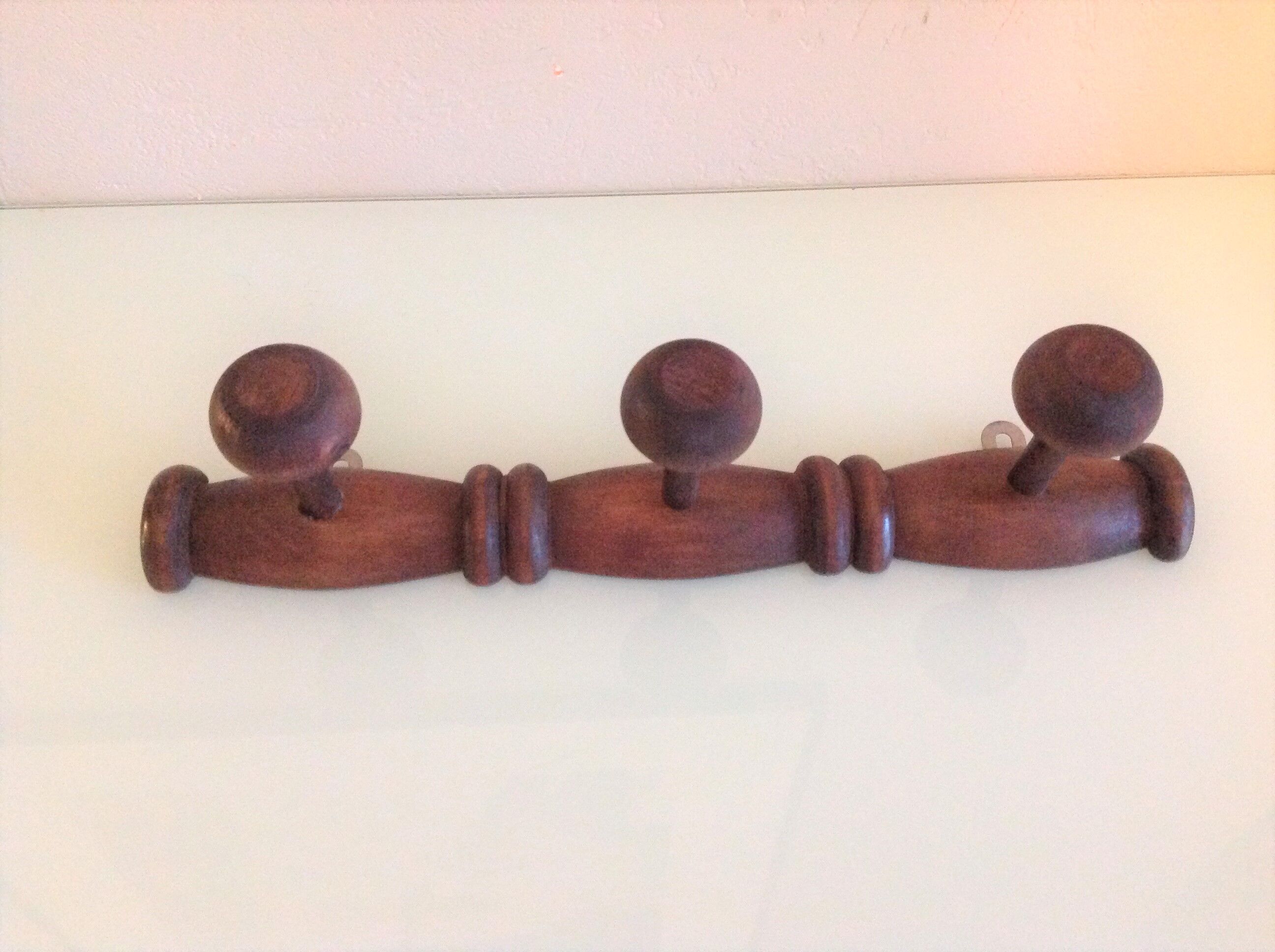 Three-headed wooden patère