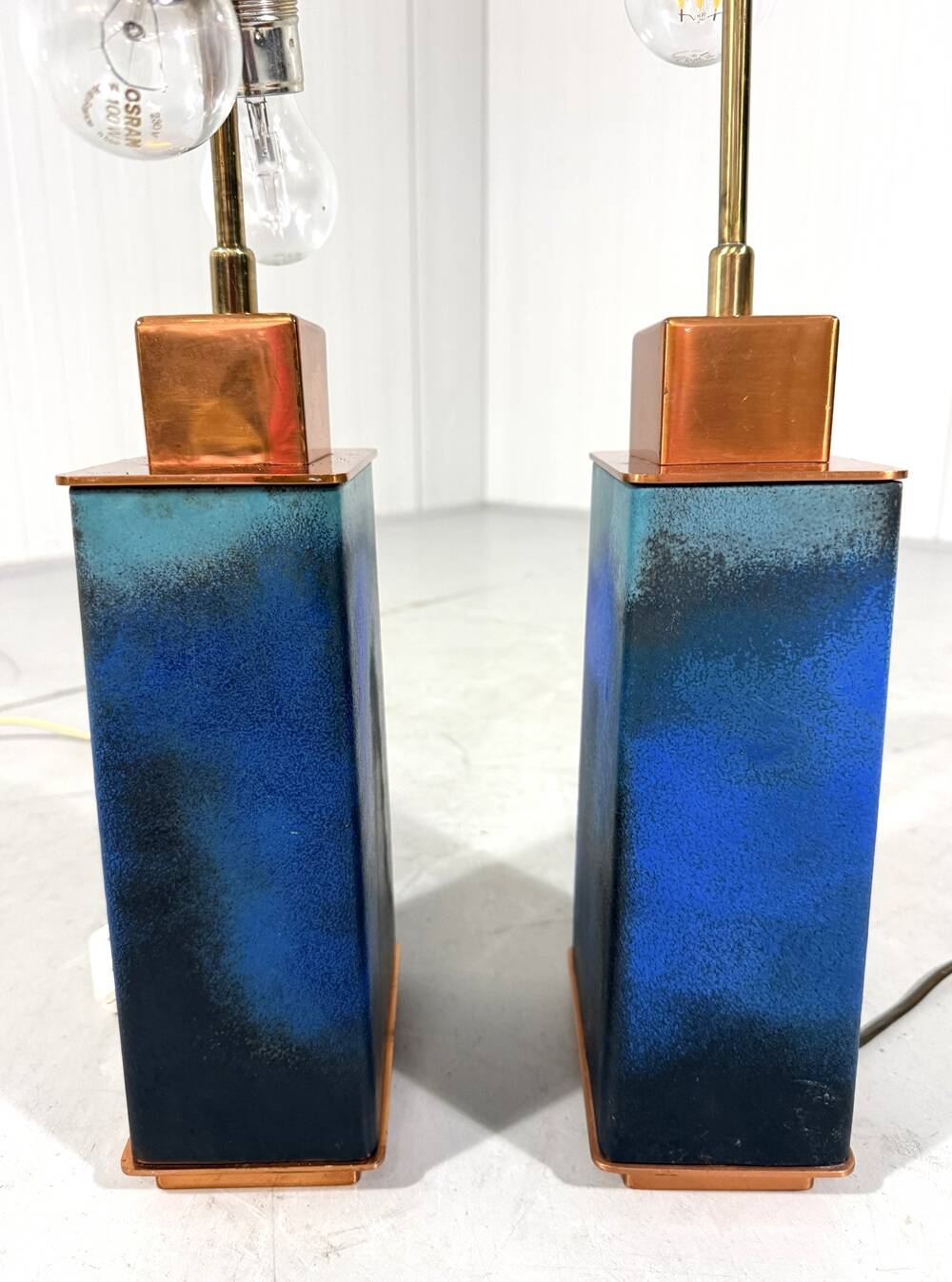 Ensemble de 2 grandes bases de lampes de table des années 1960.