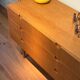 Commode scandinave vintage en chêne doré "Ebba"