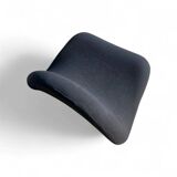 Tongue F577 lounge chair by Pierre Paulin for Artifort / iron frame / 1970s / vintage condition / first edition