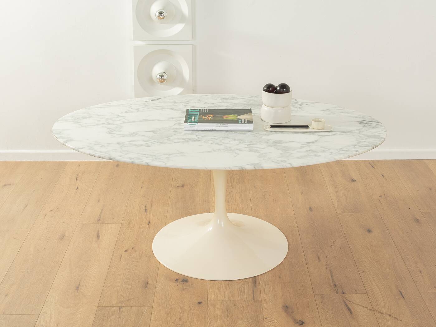 Oval tulip coffee table, Eero Saarinen
