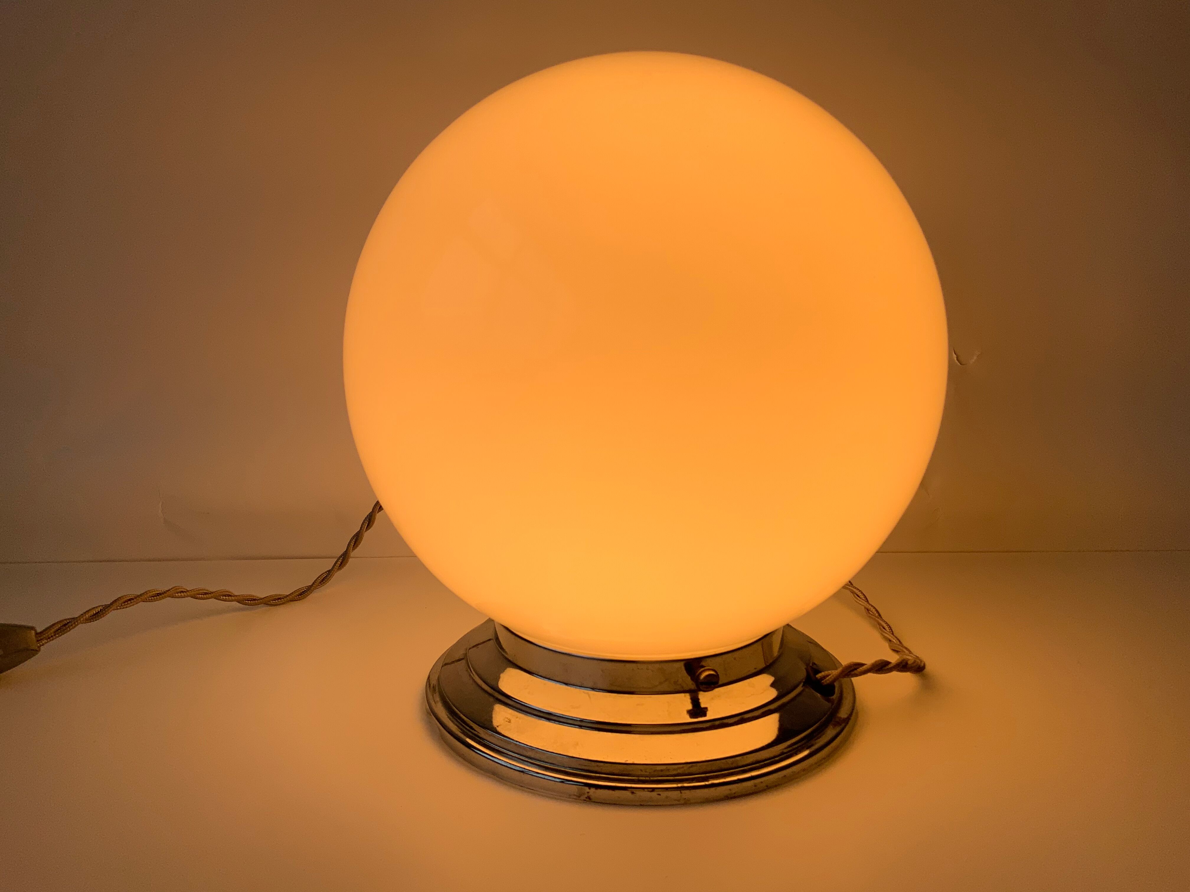 Opaline ball lamp