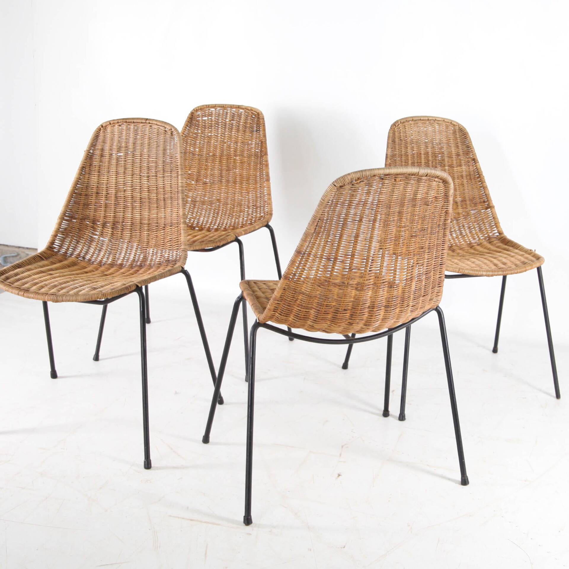 Set of 4 wicker and iron chairs