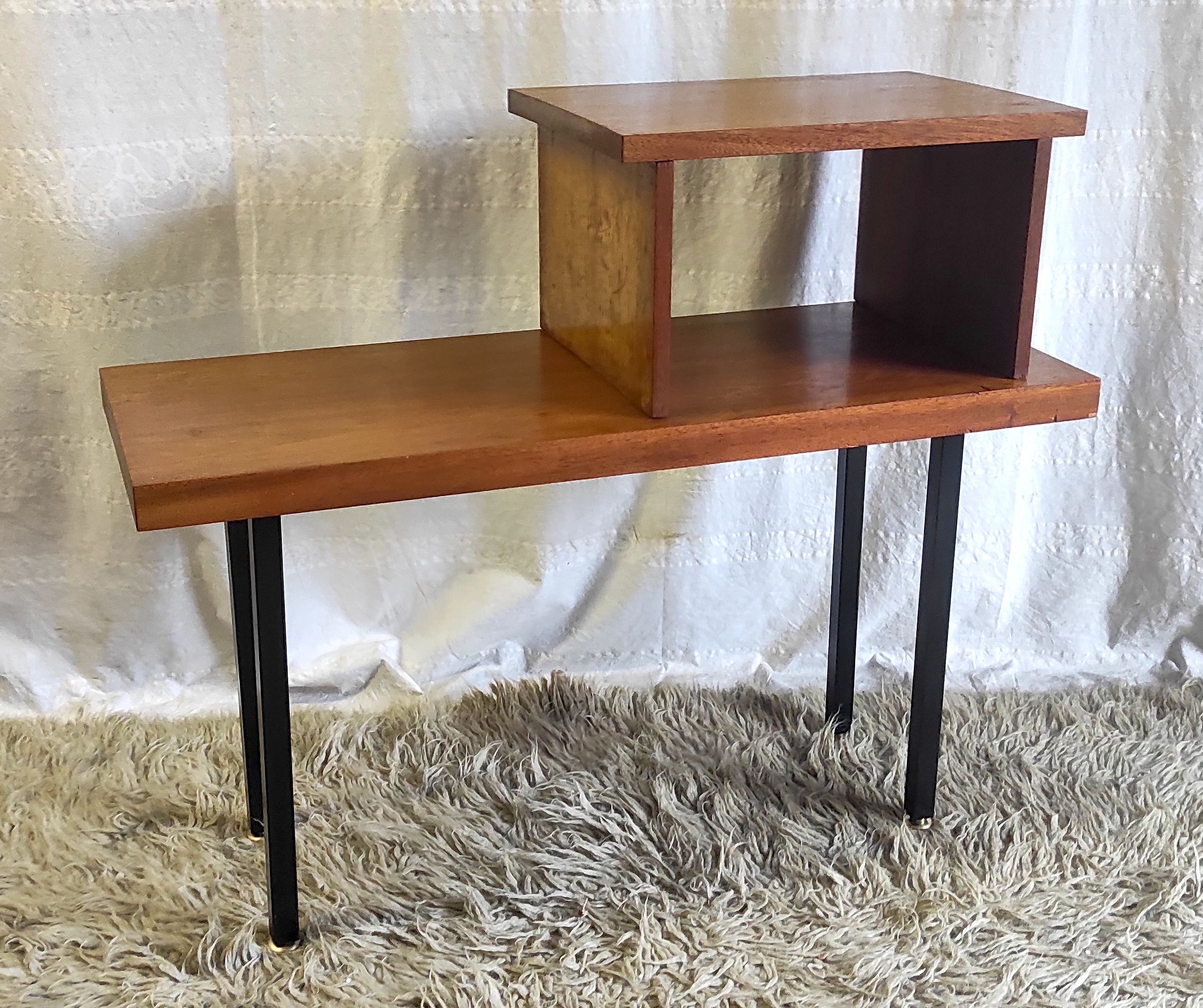 Modernist side table in solid wood and black lacquered metal 50s/60s