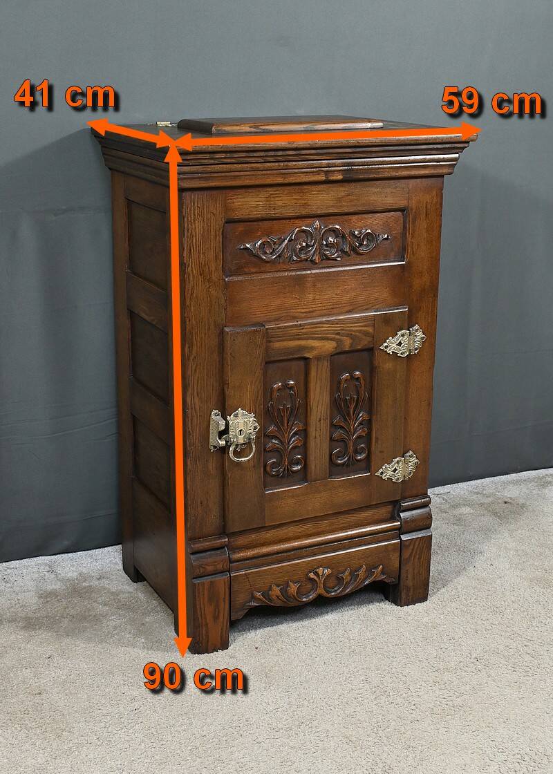 Small Oak Icebox – Early 20th Century