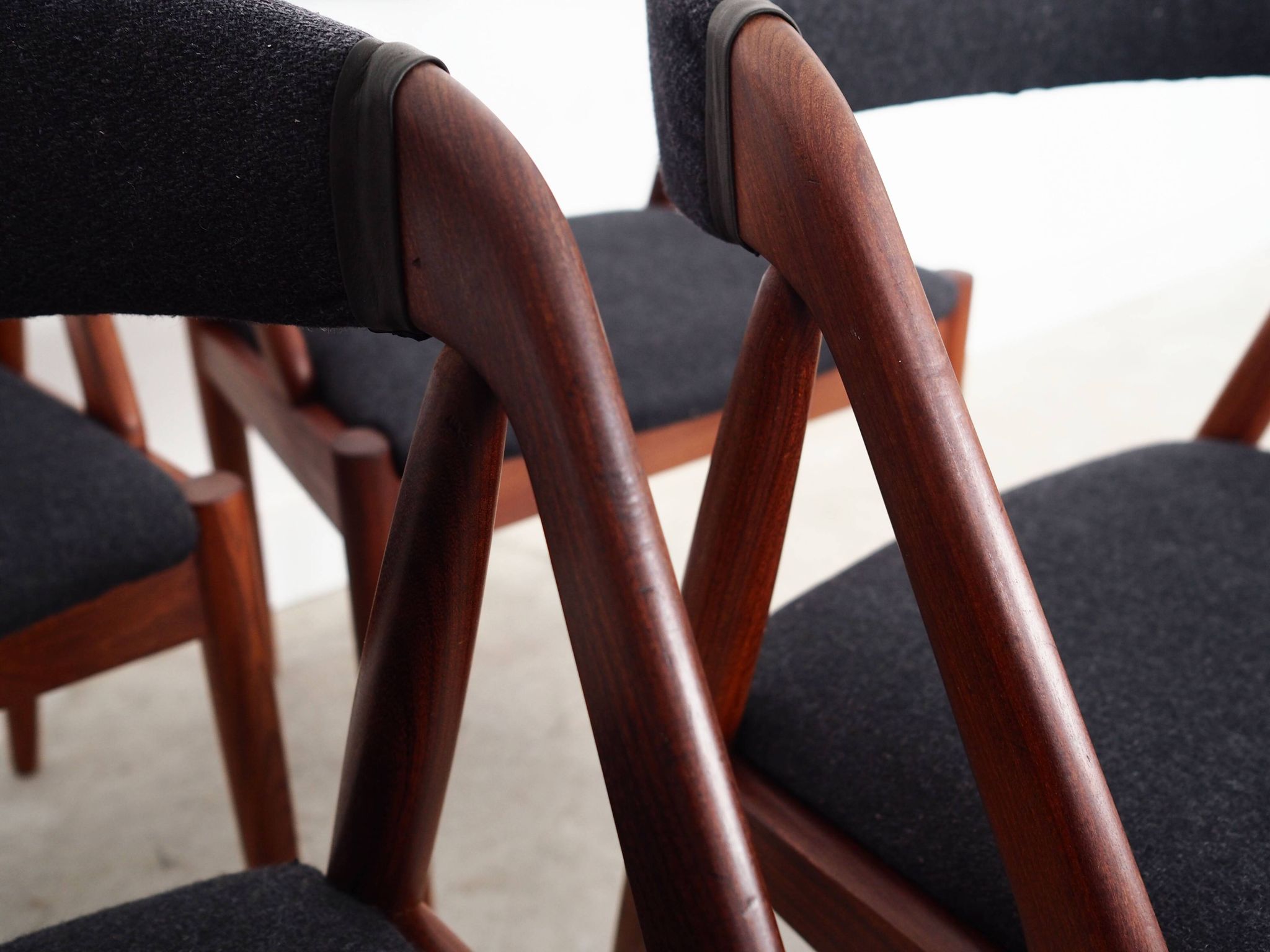 Ensemble de quatre chaises en teck, design danois, années 1970, designer : Kai Kristiansen