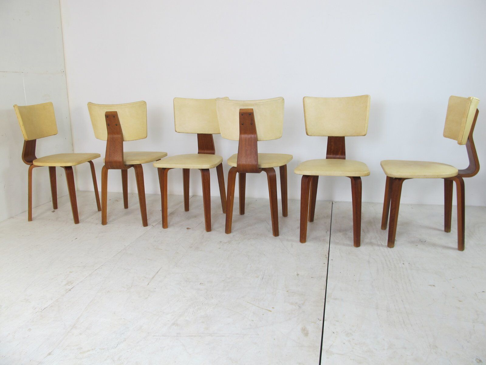 Set of 6 mid-century modernist lounge chairs in plywood - extension table by Cor Alons for Gouda den Boer
