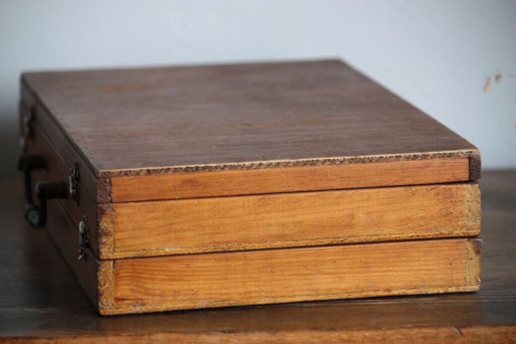 Boite de rangement en bois à fermoir