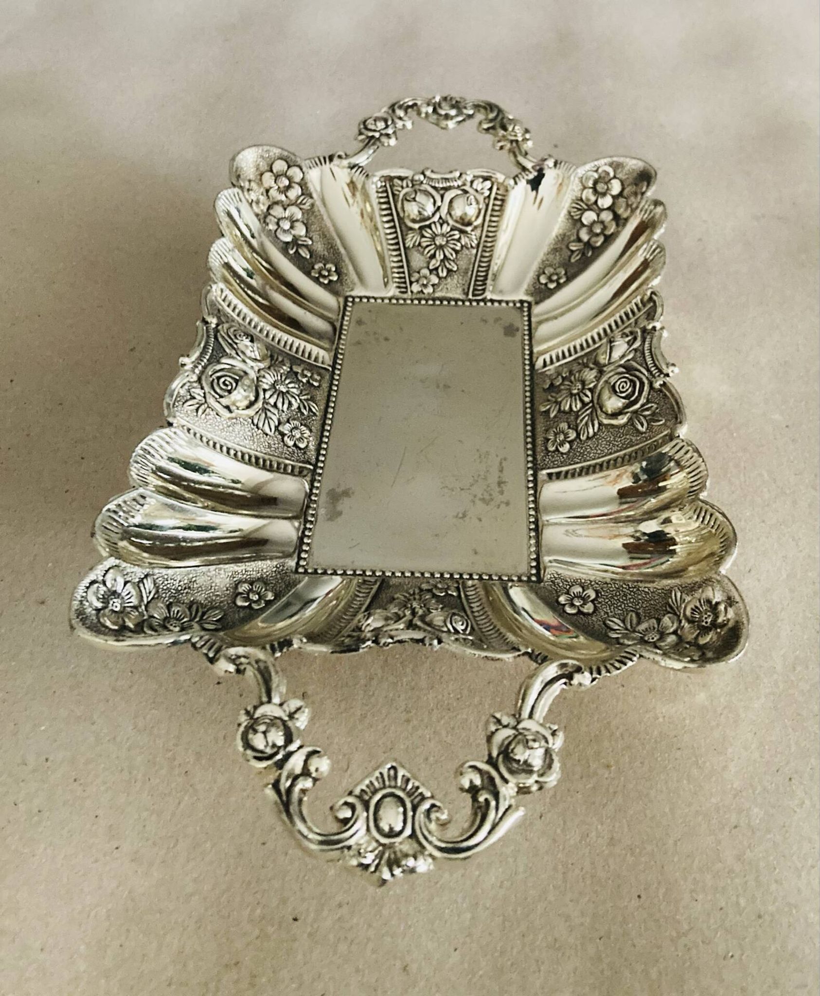 St Louis XV style letter tray, empty pocket, 20th century, in repoussé metal.