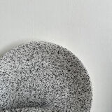 8 flat plates in speckled ceramic