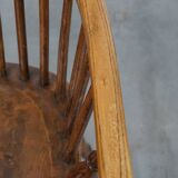 Antique English Windsor Chair from the 19th Century Made of Elm