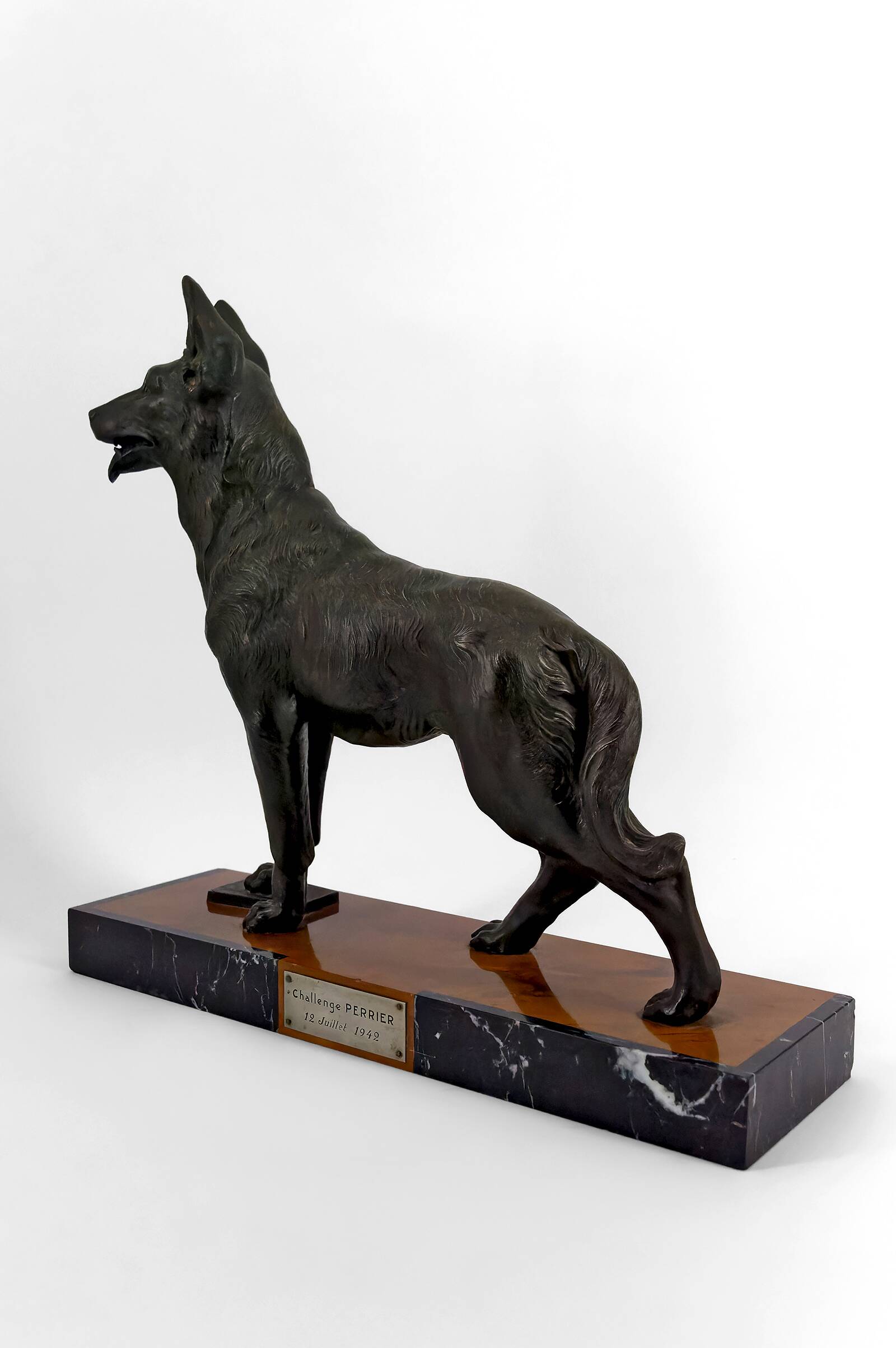 Sculpture representing a German Shepherd, Perrier Challenge Trophy, 1942