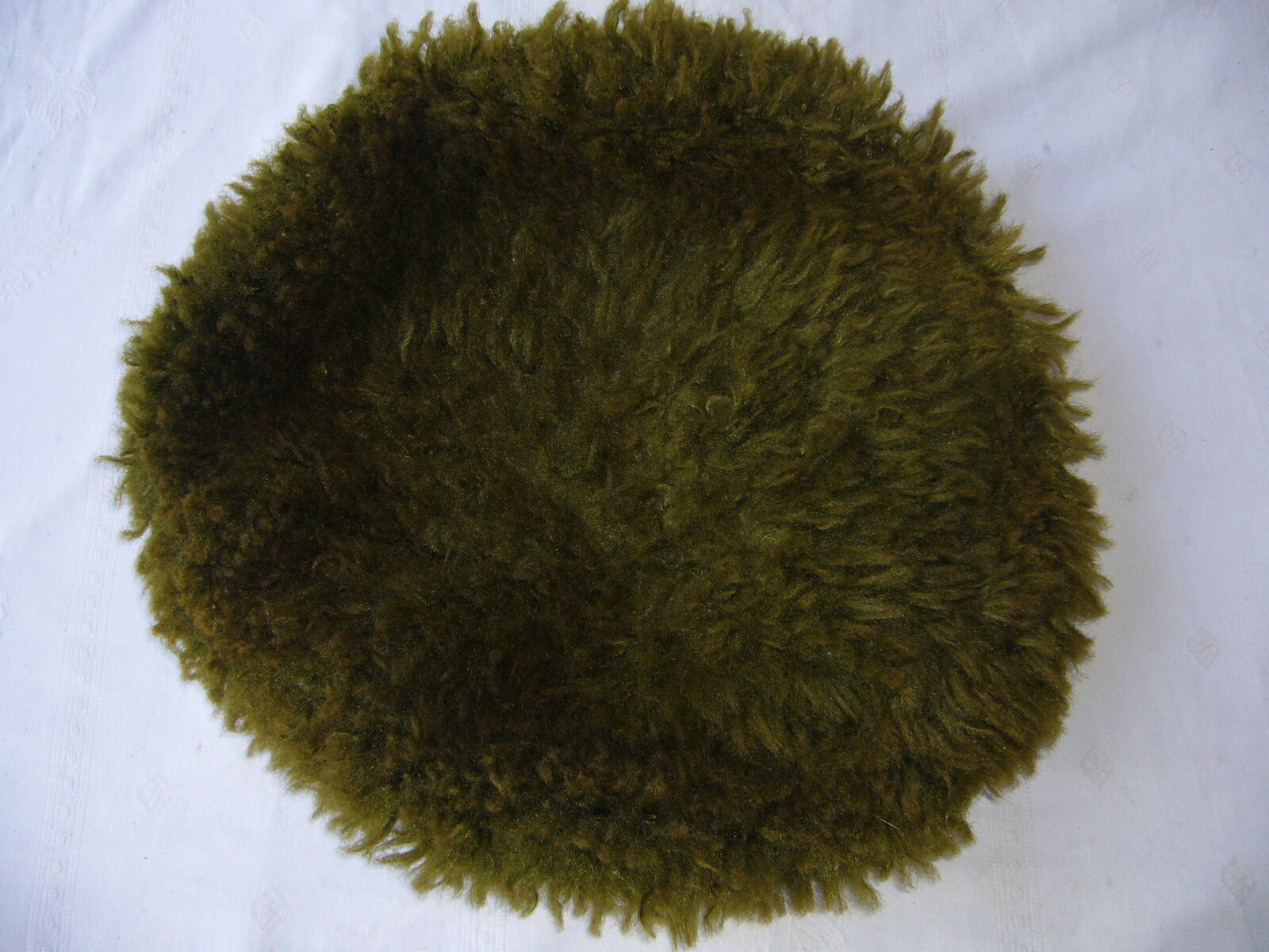 Tripod green moumuste stool