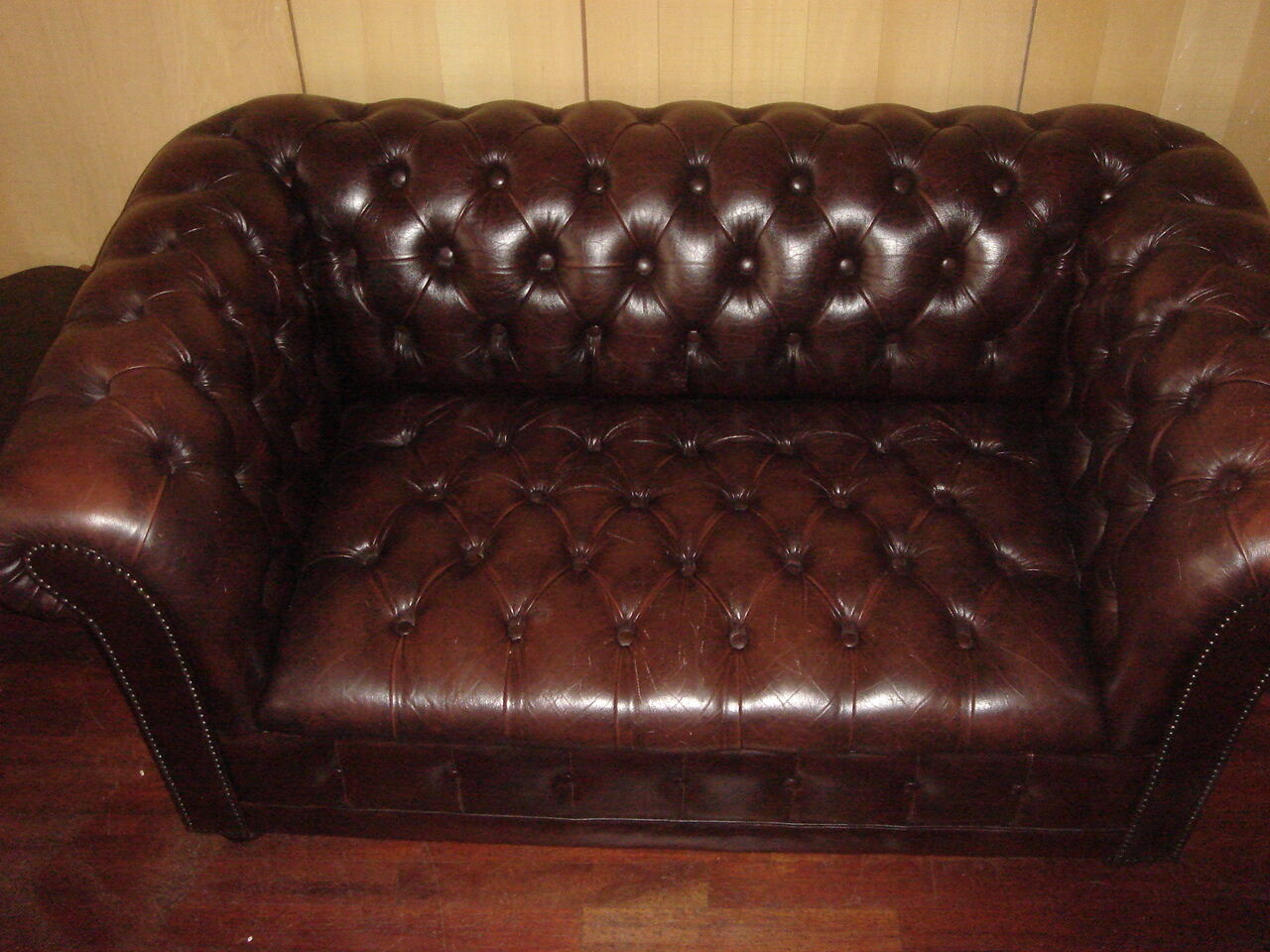 2 seater leather chesterfield sofa