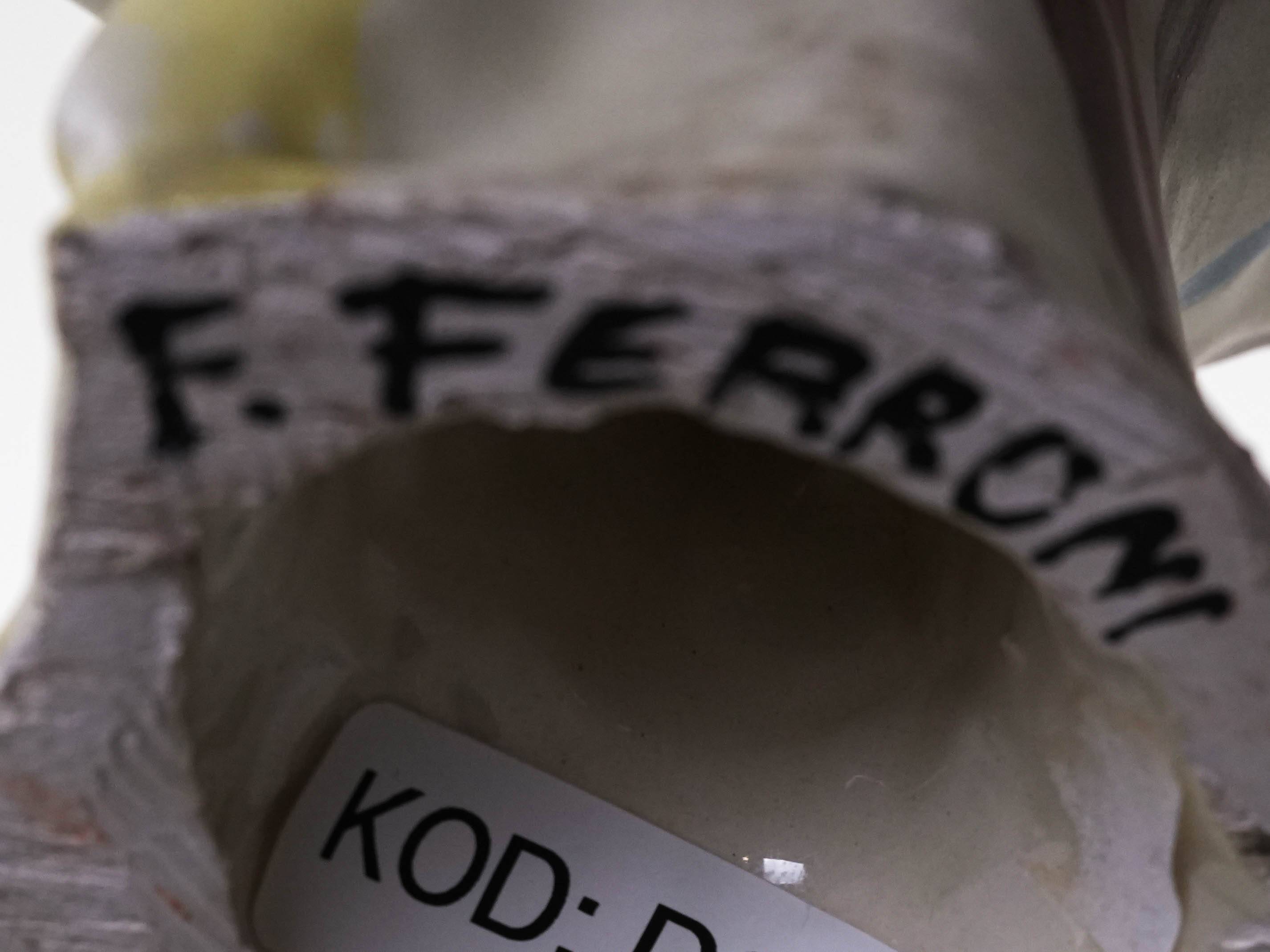 Ceramic bird sculpture, Italian design, 1970s, manufacturer: F. Ferroni