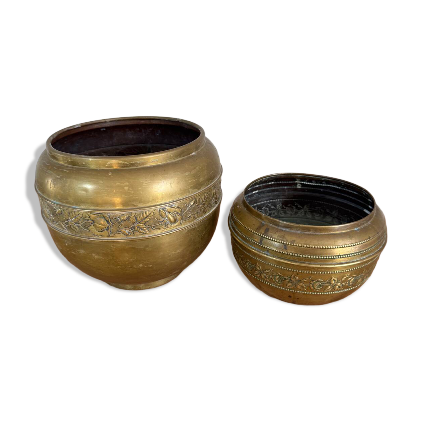 Lot of two vintage plant pots.