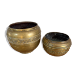 Lot of two vintage plant pots.